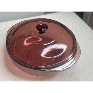 Pyrex Two Qt Round Covered Casserole Originals Cranberry USA Cooking Dining